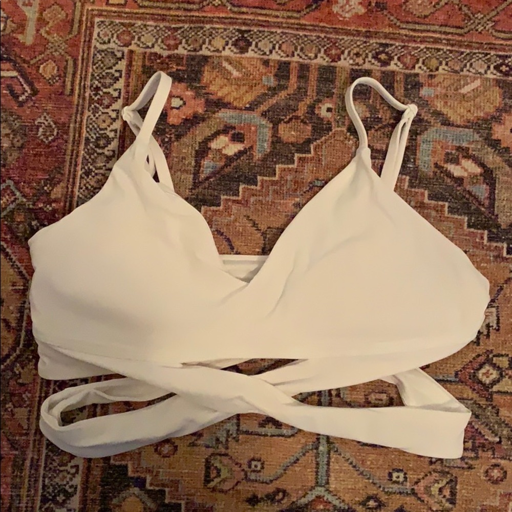 Lululemon cross bra